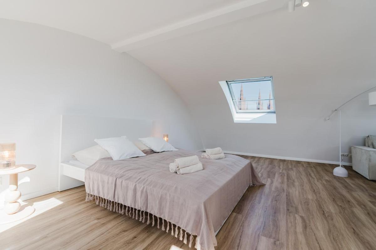 2 Bedroom Penthouse Loft - Whirlpool - Terrasse - Wifi - Zentral - Kueche - Kaffee - Parkhaus Apartment *