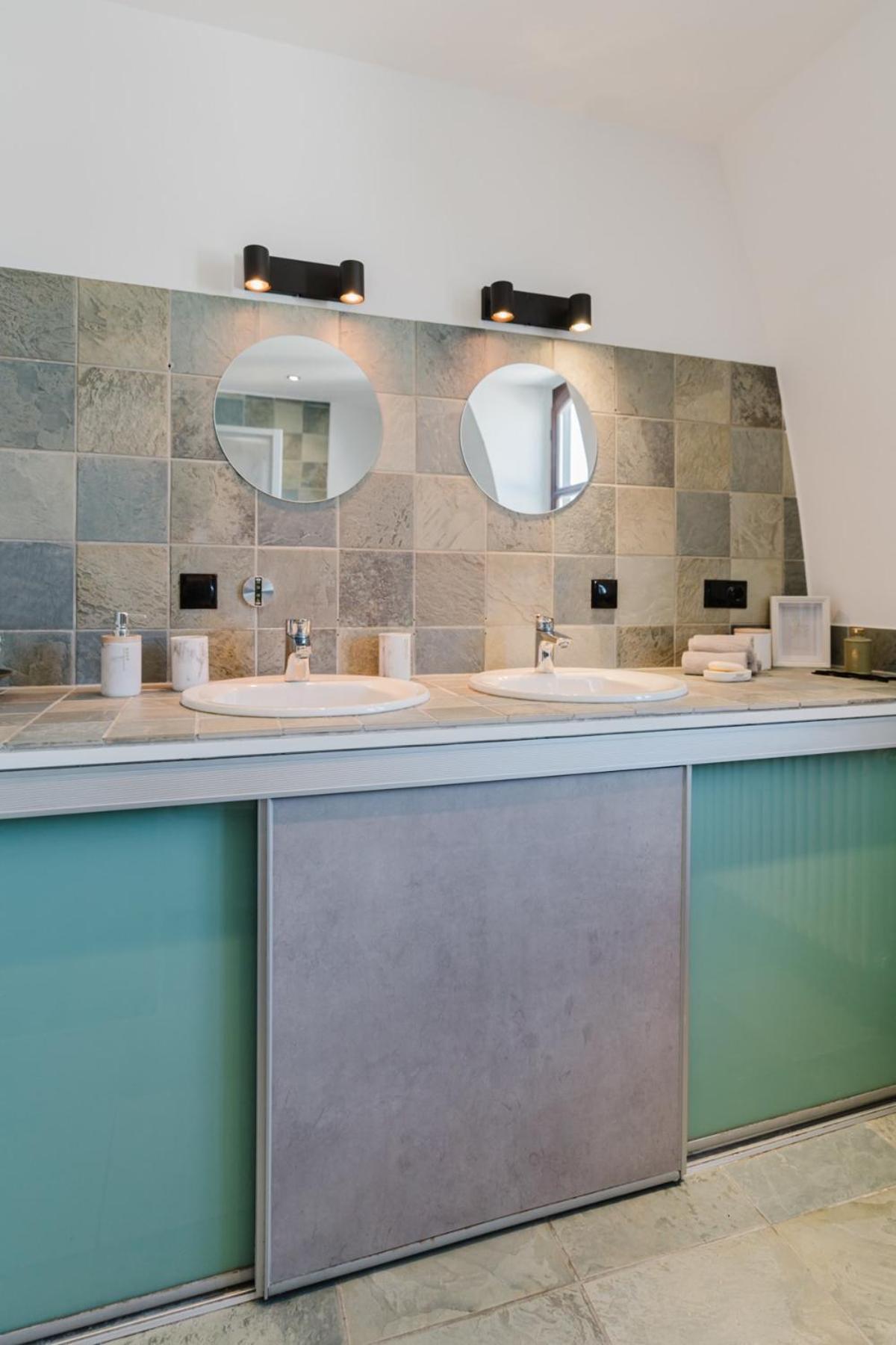 Apartment 2 Bedroom Penthouse Loft - Whirlpool - Terrasse - Wifi - Zentral - Kueche - Kaffee - Parkhaus