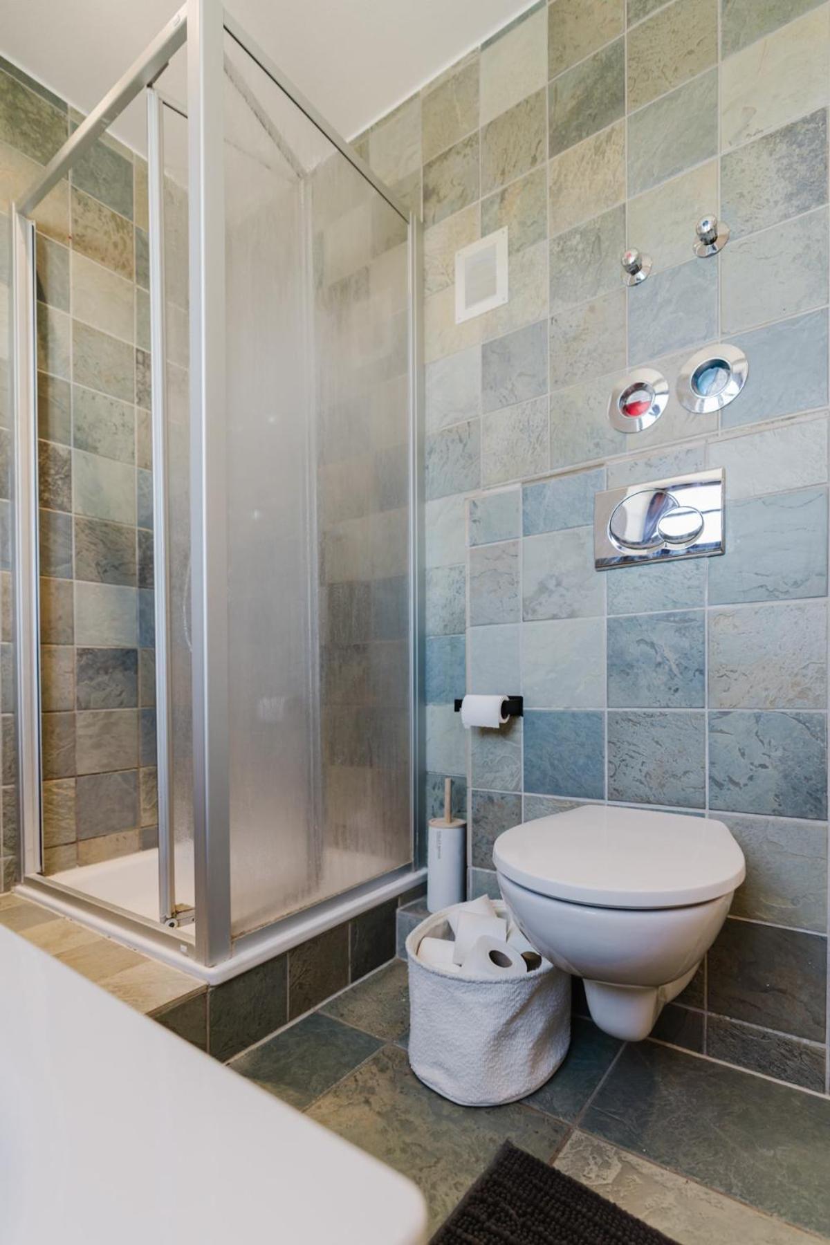 2 Bedroom Penthouse Loft - Whirlpool - Terrasse - Wifi - Zentral - Kueche - Kaffee - Parkhaus Wiesbaden